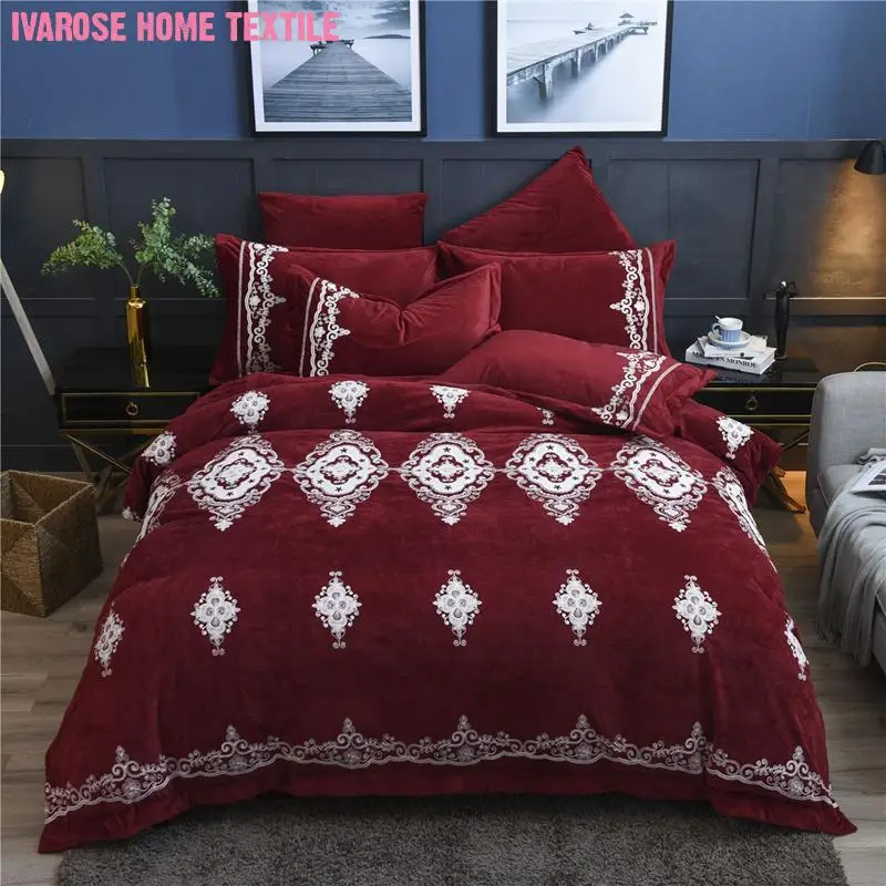 Бархатный шикарный комплект постельного белья с вышивкой винно красного цвета