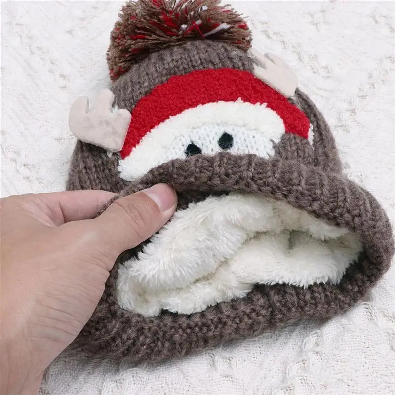 Детская шапка осенне зимняя с рисунком рождественского лося вязаная для волос