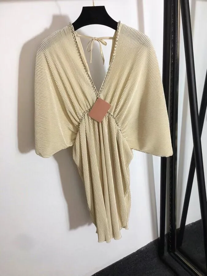 

Женское плиссированное платье в полоску, эластичное платье с V-образным вырезом, рукавом до локтя и открытой спиной, семь цветов на выбор, ле...