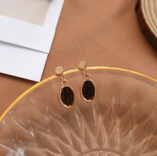

New style earrings Shiny black glazed pearls with heavy-duty brass backing A little retro in elegance For Women female SP1012