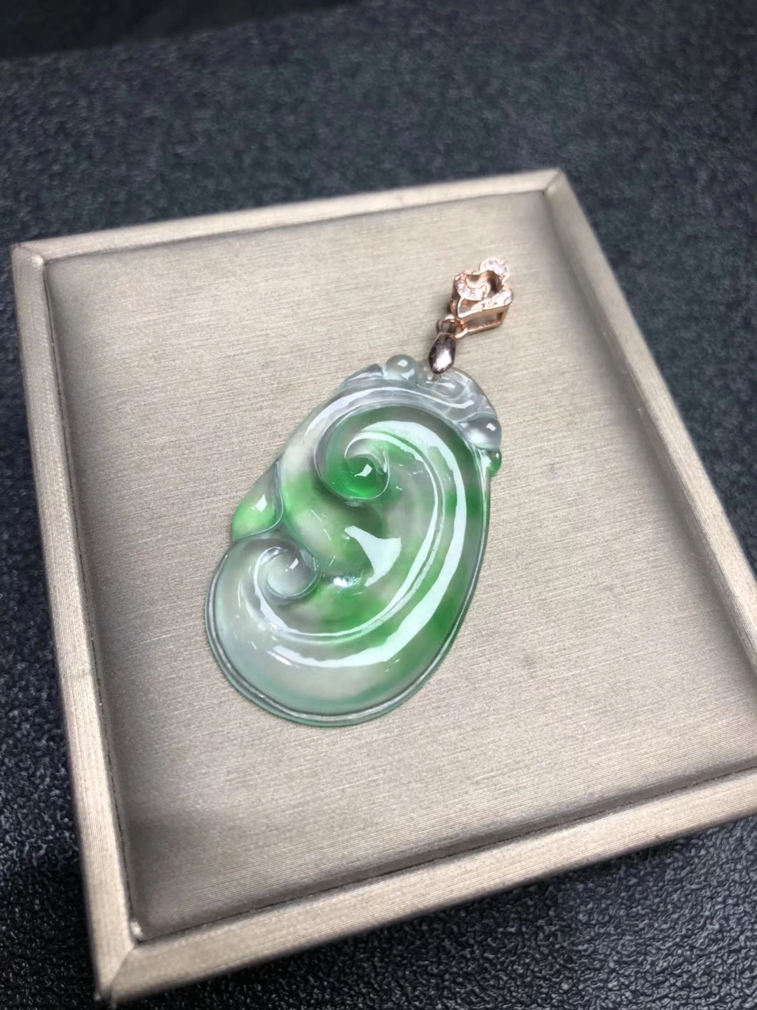 Только одна! Из натурального прозрачного камня жадеит нефрит ruyi кулон ожерелье