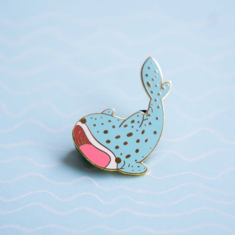 

Creative Blue Cute Cartoon Whale Shark Enamel Pin Animal Hat Brooch Shirt Lapel Brooch Party Badge Jewelry Children's gift