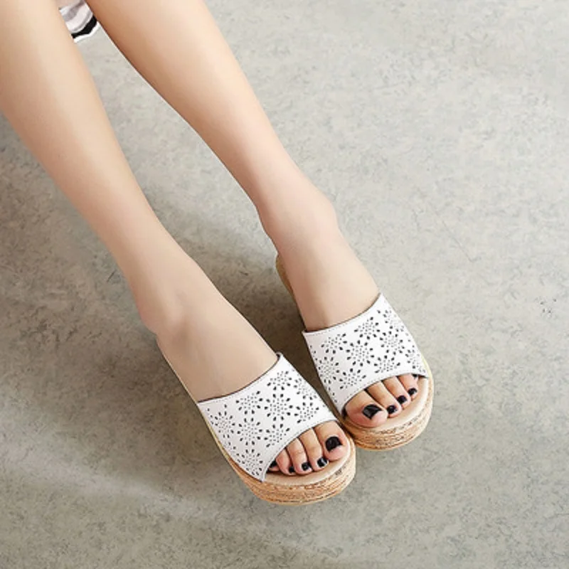 

2019 новые летние корейские модные кожаные открытые женские летние тапочки на толстой подошве, сланцы с губкой