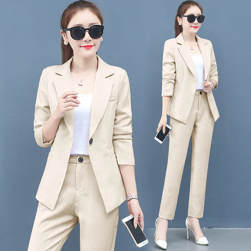 Шикарный маленький женский костюм новый из двух предметов новинка Модный