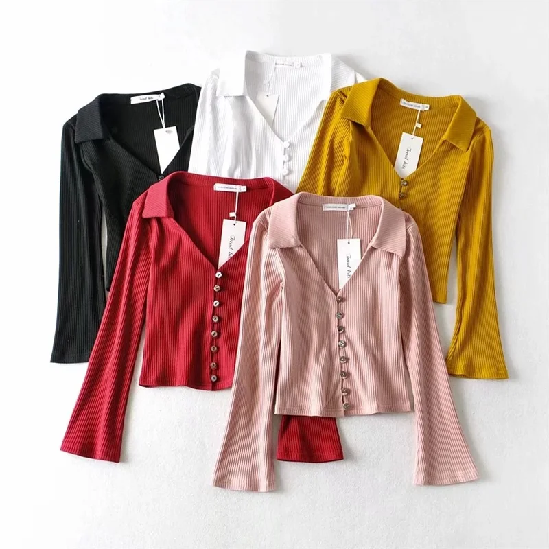 Женский топ в рубчик с воротником на пуговицах и небольшим Расклешенным рукавом