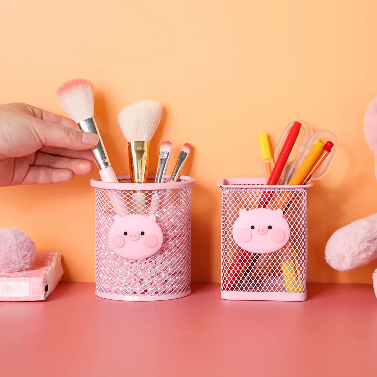 Pink Pig Iron Art Hollow Cartoon Small Pen Holder Office Stationery Storage Tube Creative Student Desktop Box | Дом и сад