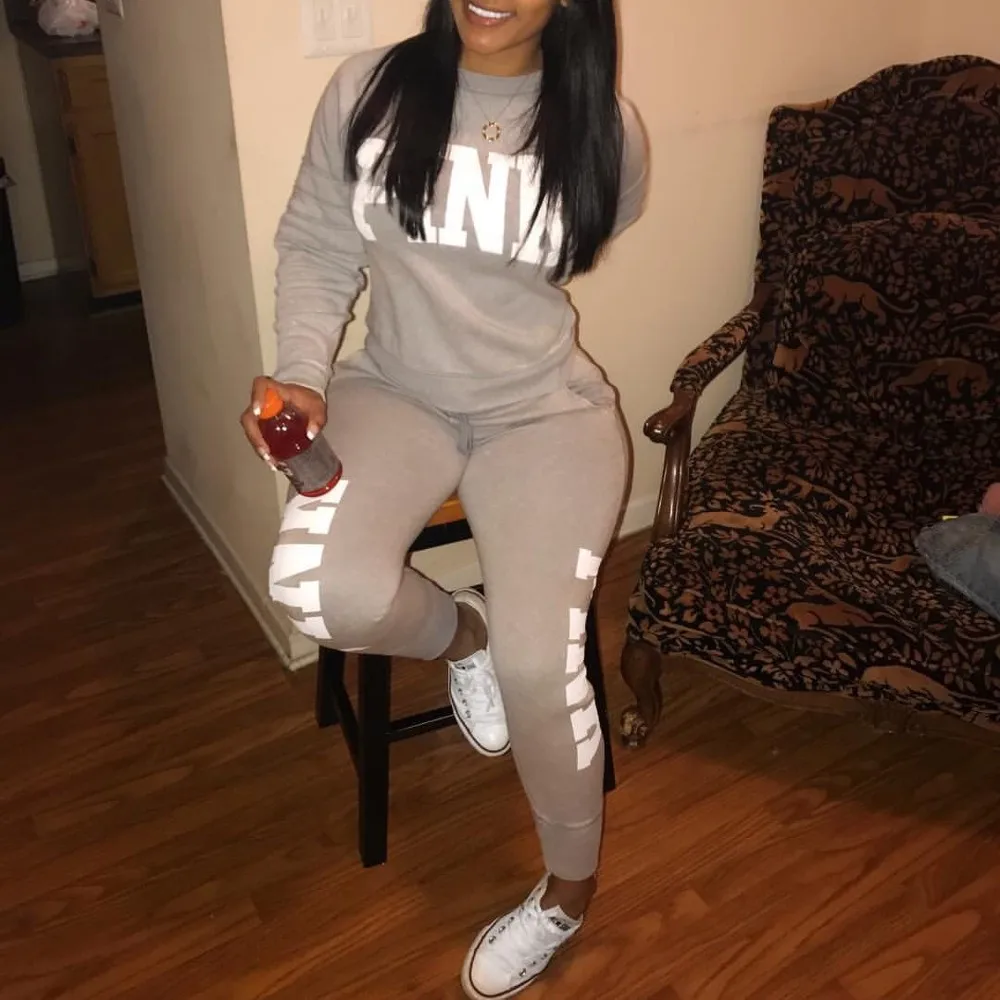 

Casual Fashing Two Piece Tracksuit Black Printed Sport Suit Solid Sexy Sportswear Gym Wear Women Tops Skinny Pants Workout Wear