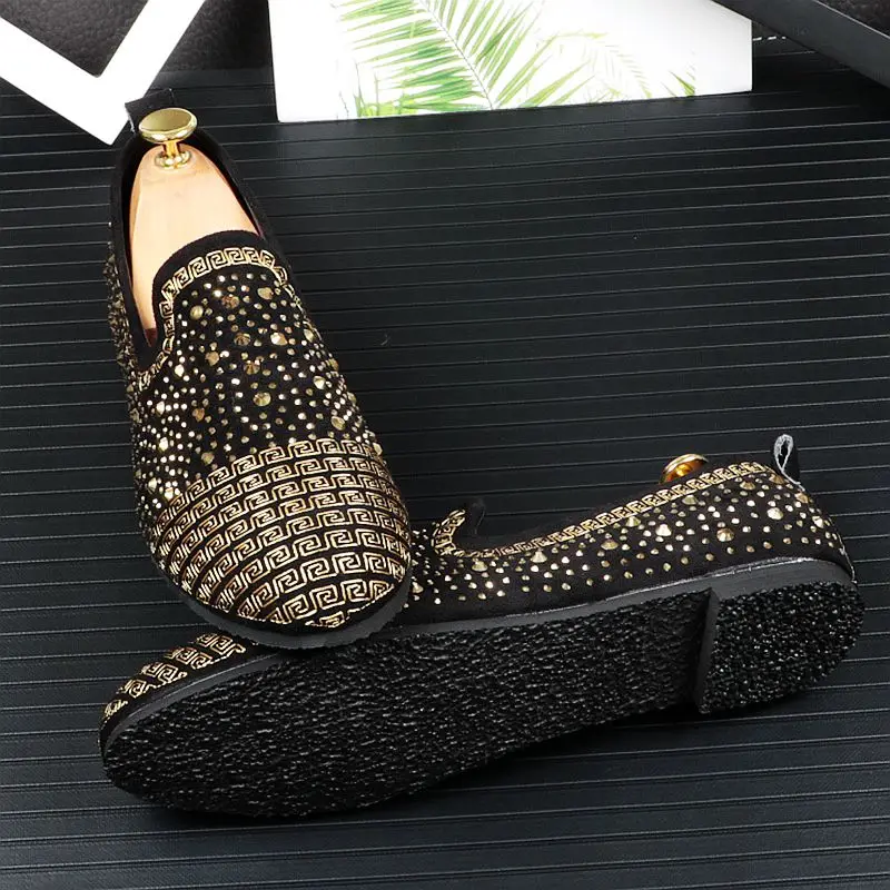 Новинка 2020 роскошные мужские туфли Стразы с острым носком на плоской подошве