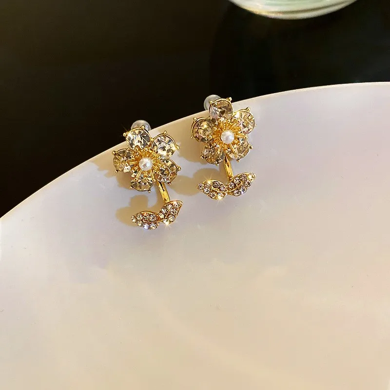 

2021 New Korean Fashion Sweet Flowers Drop Earrings Contracted Joker Trendy Crystal Women Dangle Earrings