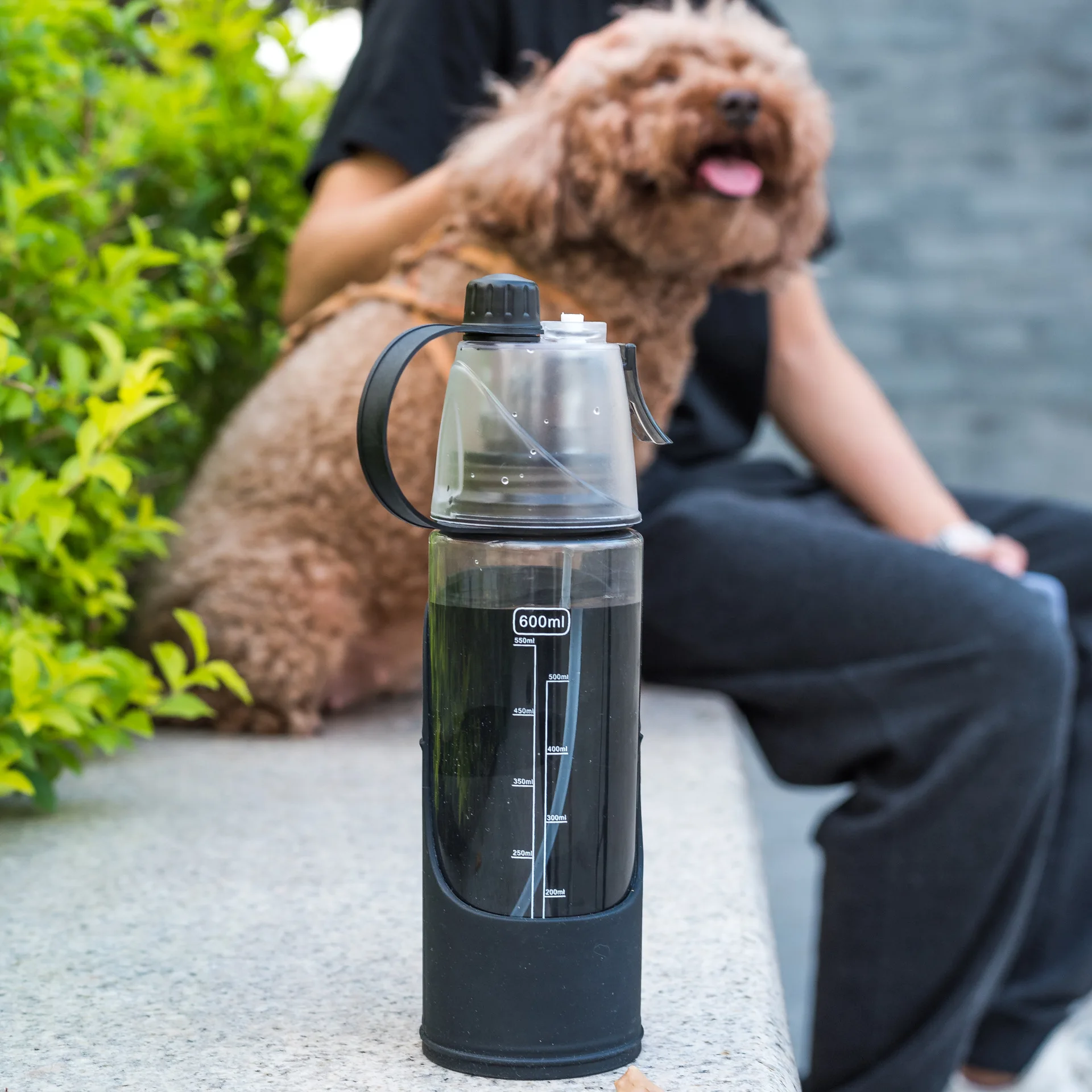 

Pet Travel Outdoor Mug Dual-purpose Spray-type Portable Dog Drinking Fountain for Outing Cups for Pets
