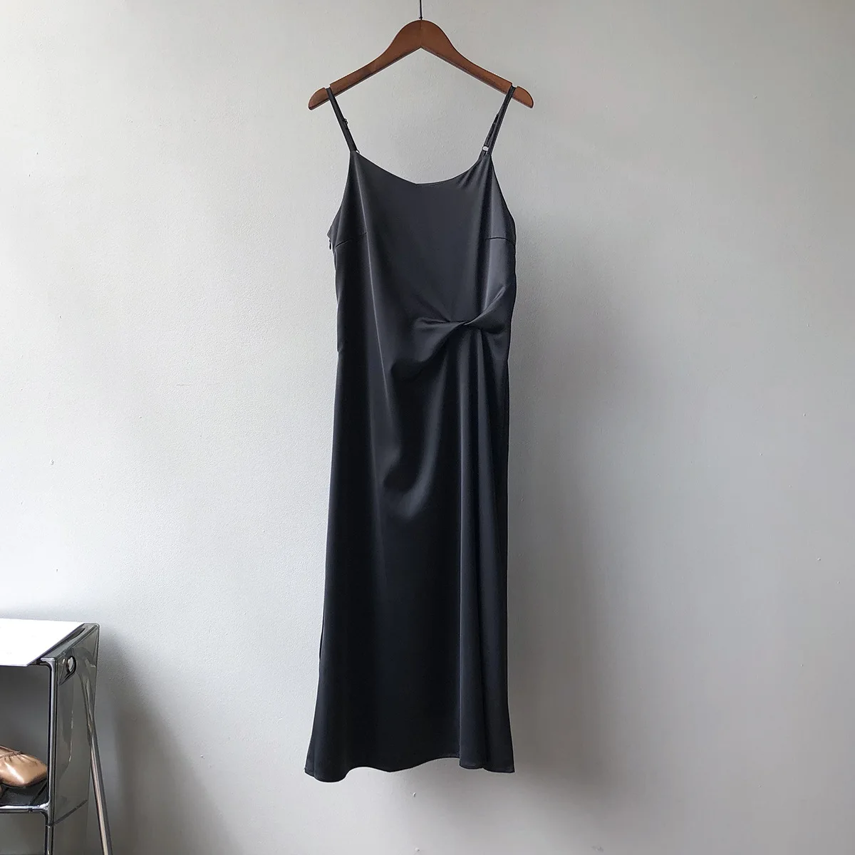 

COZOK French Suspender Dress Women's 2021 Summer Satin Slim Shoulder Mid Length Skirt 80126