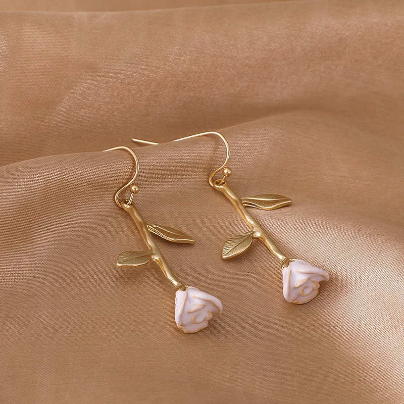 

2021 New Fashion Rose Geometric Korean Earrings Female Temperament Long Earrings Women's Daily Wear Earrings