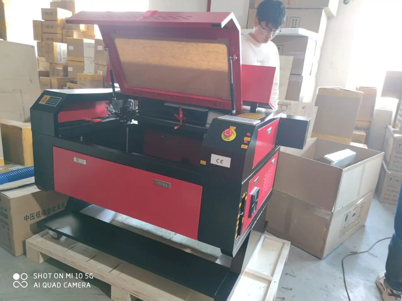 

80W CO2 Laser Laser Engraver Engraving Cutting Machine 700*500mm Water-Cooled Motor and Rotating shaft