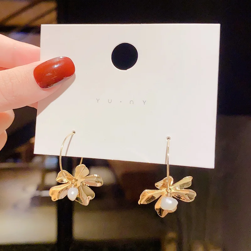 

S925 silver needle Korean geometric Flower Earrings baroque pearl earrings simple cold style earrings