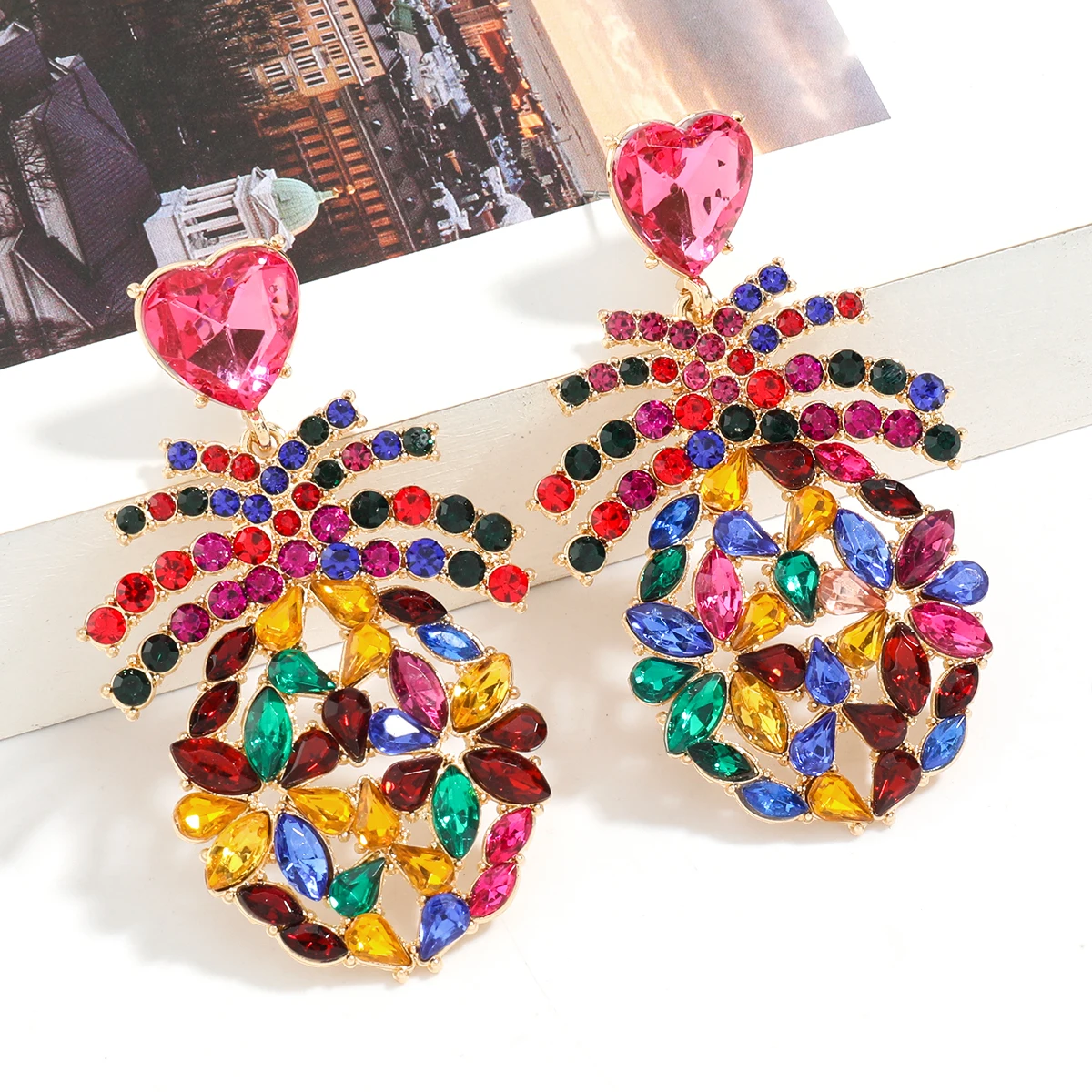 Простые и крупные металлические серьги Pauli Manfi в виде ананаса с вырезами Стразы