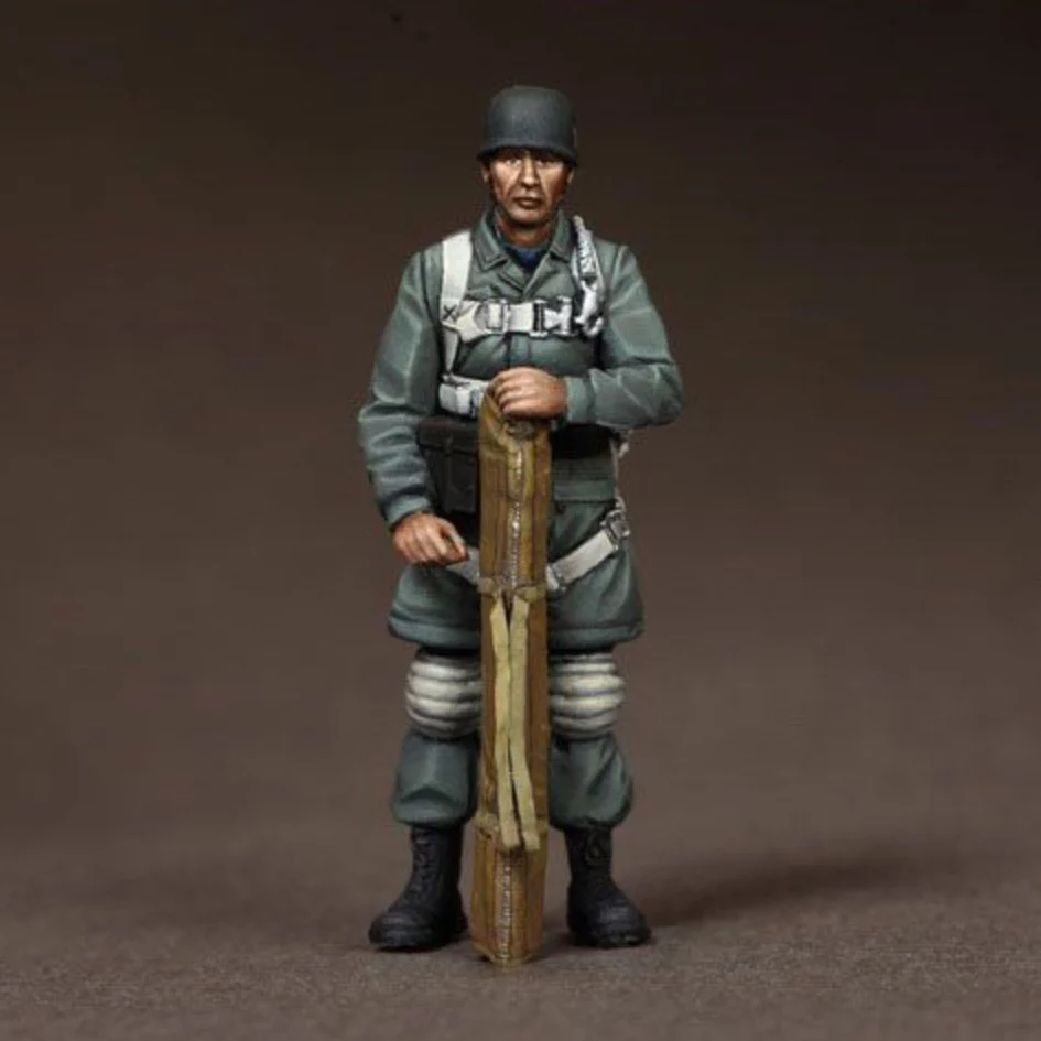 

Фигурка GK, модель из смолы 1/35, в разобранном и неокрашенном виде