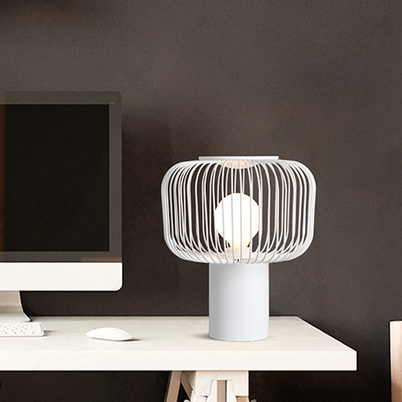 Настольная лампа в виде железной клетки скандинавском стиле прикроватный