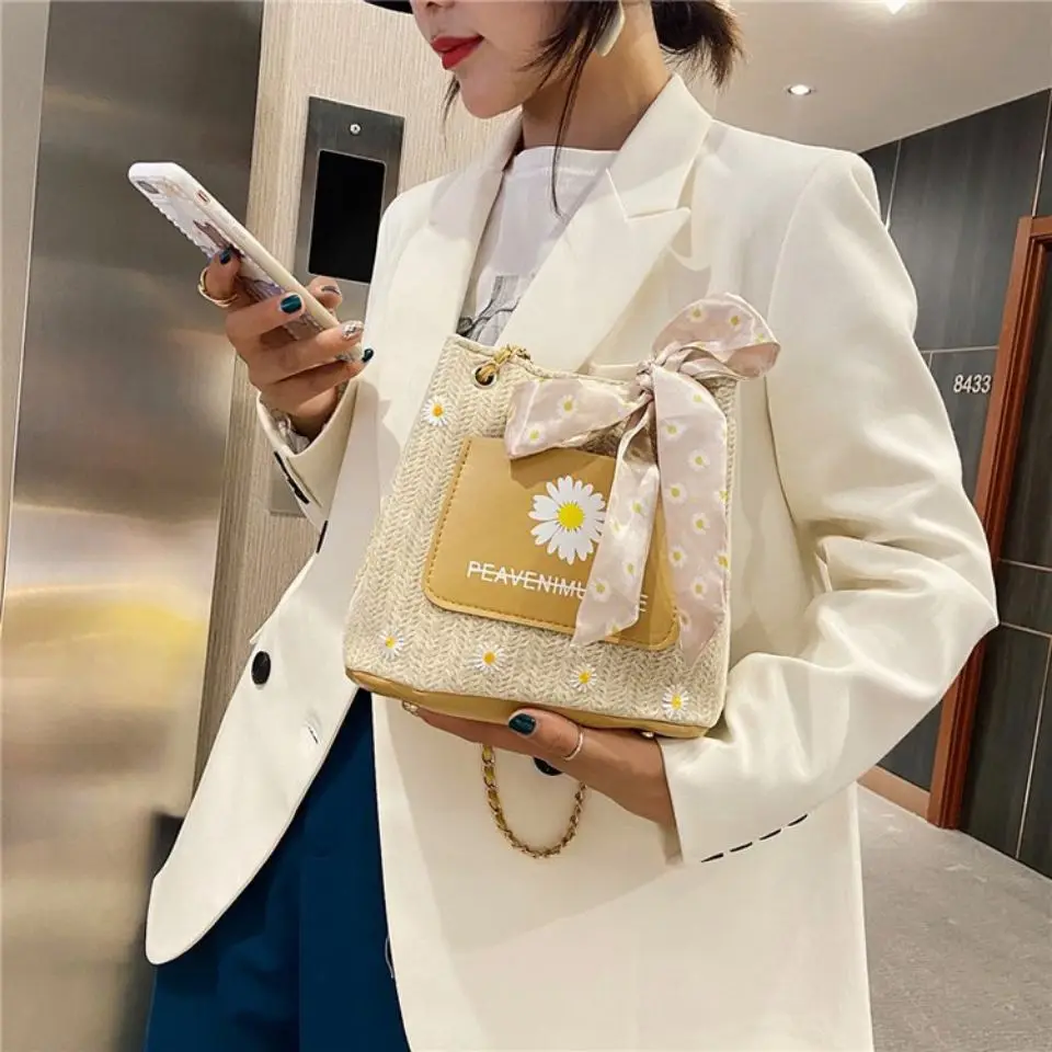 

Summer small bag female 2020 new fashion woven messenger bag wild ins straw bag