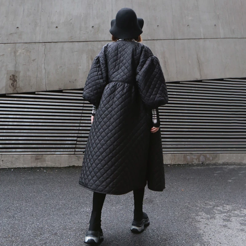 TWOTWINSTYLE Argyle хлопковое пальто женское фонарь с длинным рукавом на шнуровке с высокой талией Длинная женская верхняя одежда корейская винтажная мода