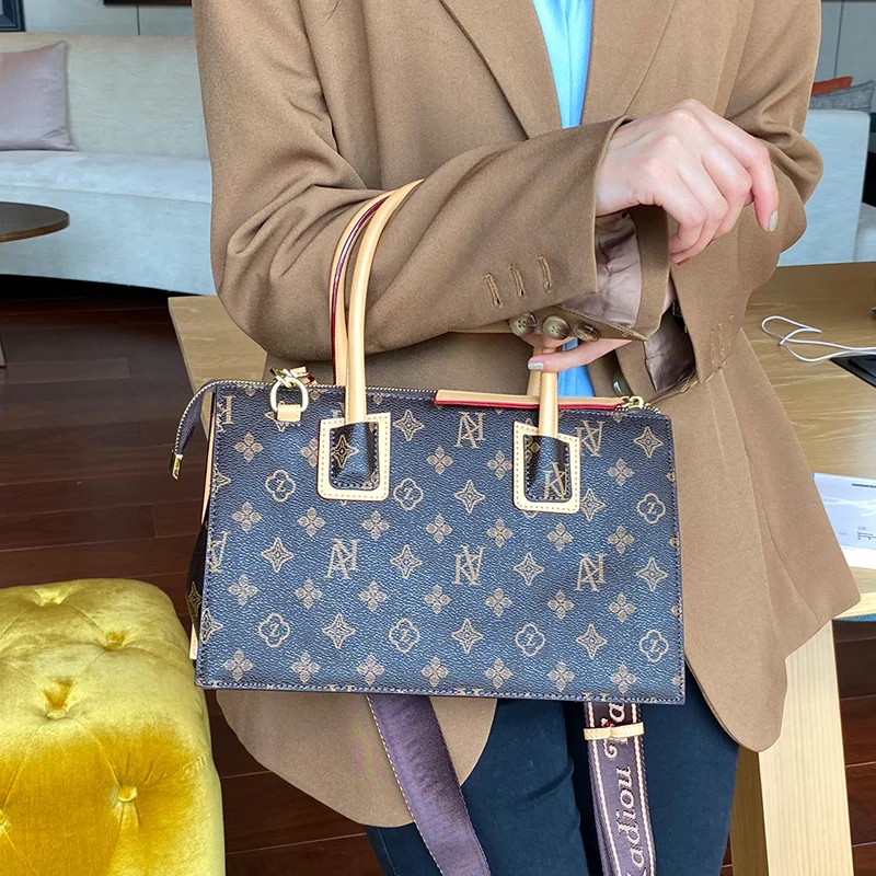 

Новинка 2021, модная вместительная дамская сумочка из 100% натуральной воловьей кожи с принтом, сумка-мессенджер на одно плечо, роскошная женск...