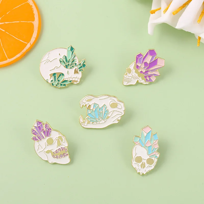 

New Punk Style Unique Alloy Brooch Creative Colored Diamond Skull Brooch Individual Rhinestone Skull Enamel Pins Jewelry