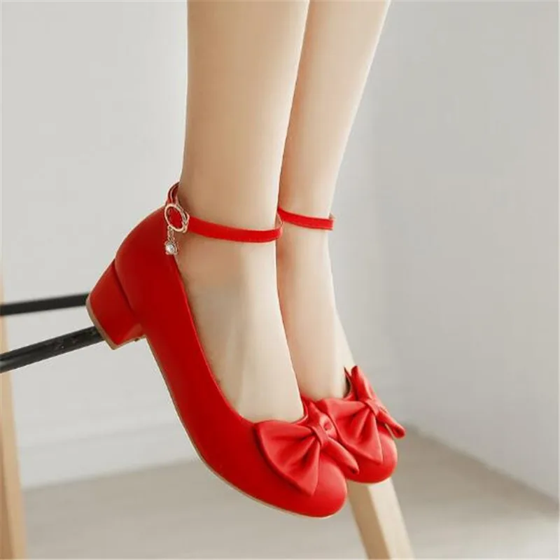 Новинка Детская обувь на высоком каблуке для девочек Цвет белый черный Платье