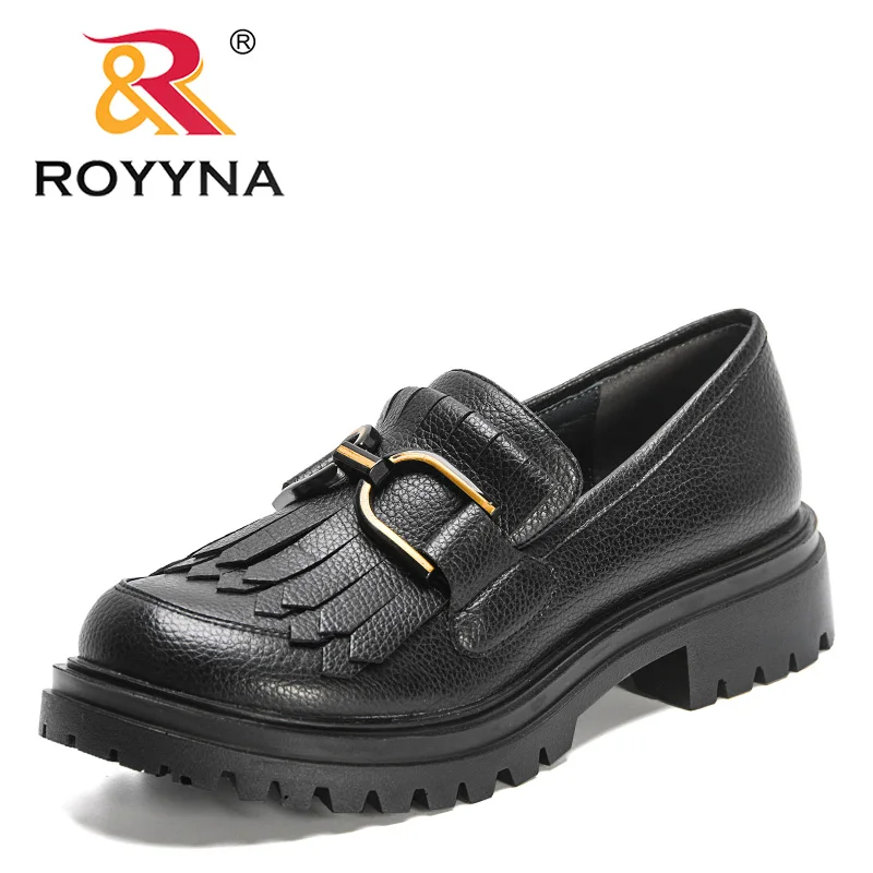 

ROYYNA 2022 новые дизайнерские туфли на толстой подошве с металлической пряжкой женские повседневные лоферы на платформе женские офисные классические туфли женские удобные