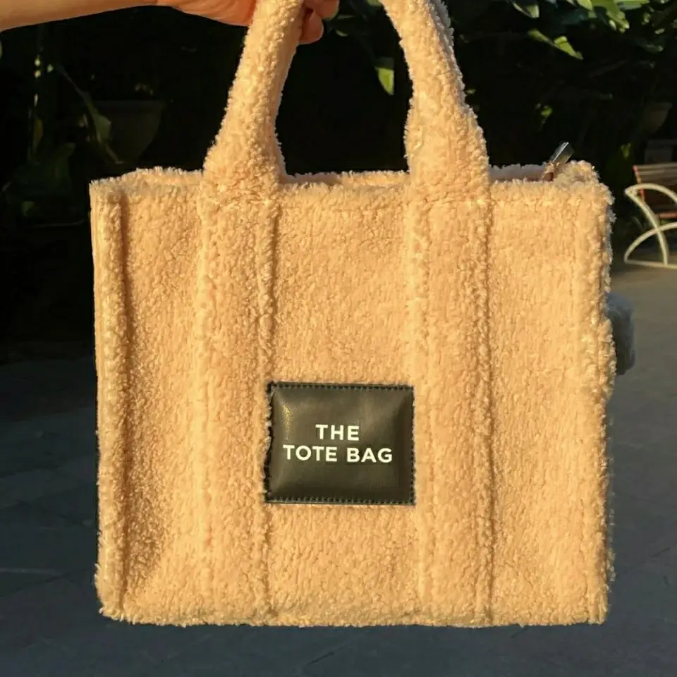 

2022 Winter New Brand Lamb Wool Premium Texture Wild Western Style Plush Women'S One-Shoulder Crossbody Tote Bucket Handbag