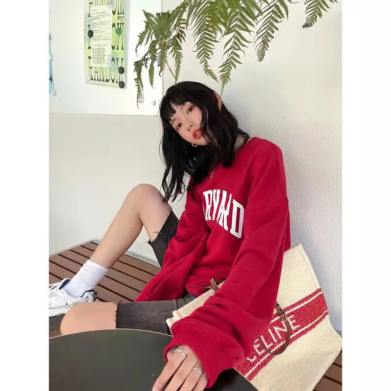 Женский Свитшот оверсайз красный с принтом в американском Гарвардском стиле