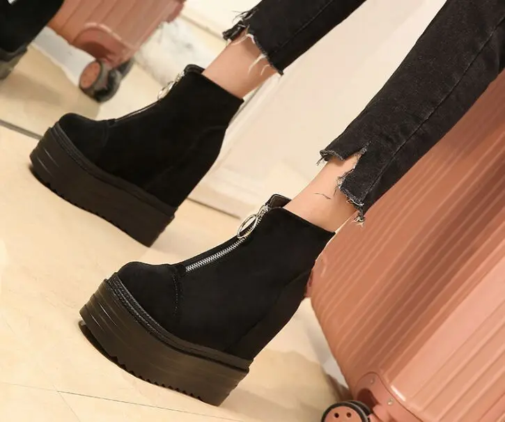 Женские ботинки на платформе 13 см Зимние полусапожки со шнуровкой замке спереди