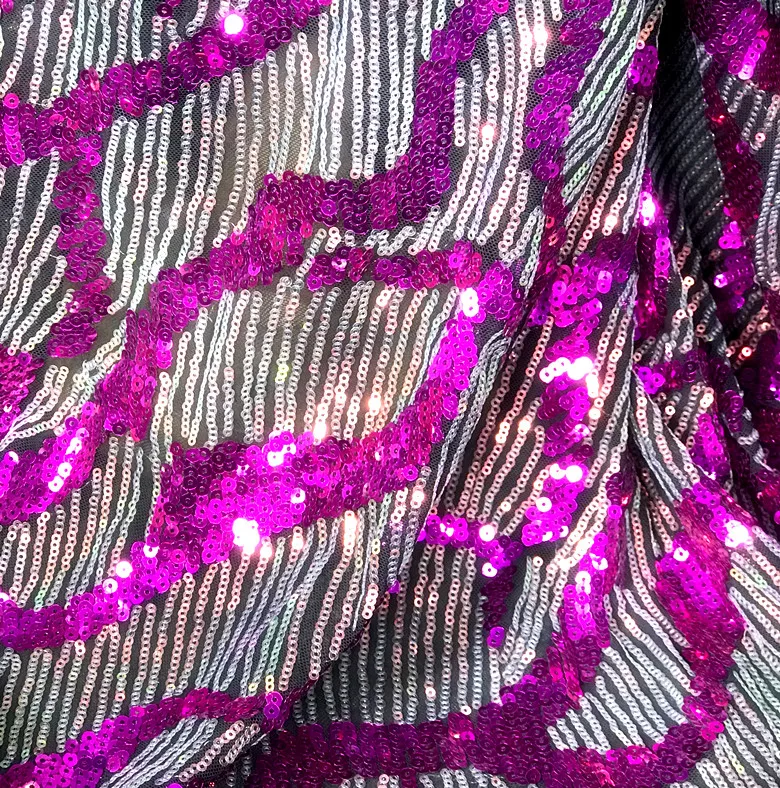 

Ткань с вышивкой и волнистыми блестками, 1 ярд