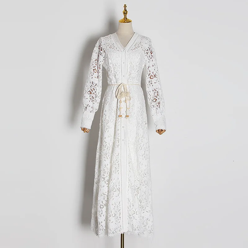 Кружевное платье макси с длинным рукавом и пуговицами ажурное длинное до