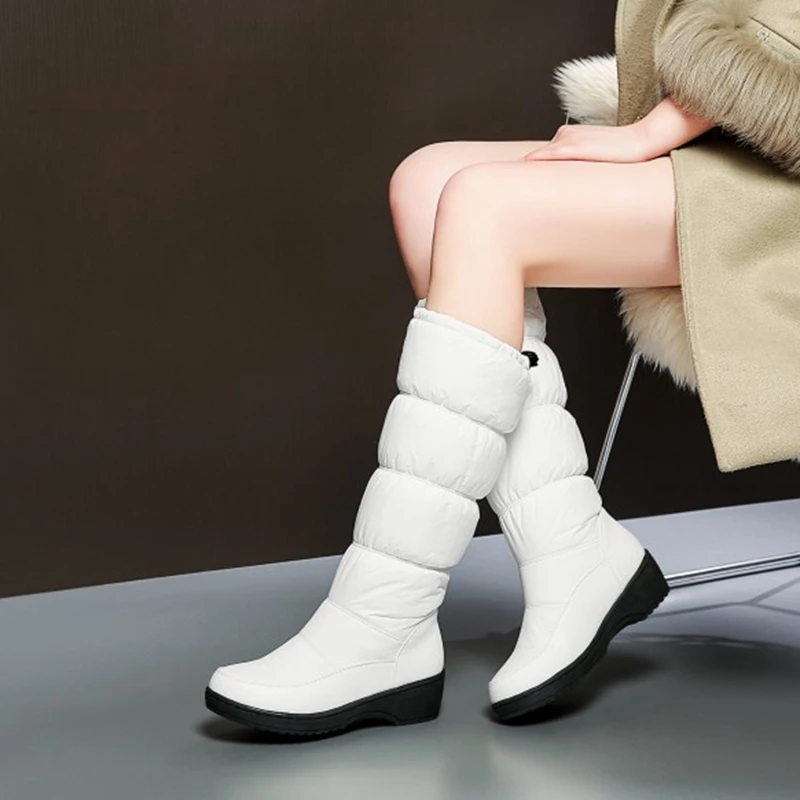 REAVE CAT/Большие размеры 35-44, новинка г. Модные женские ботинки теплые зимние ботинки на пуху зимние сапоги до середины икры на толстом меху Размеры 35-44, whit