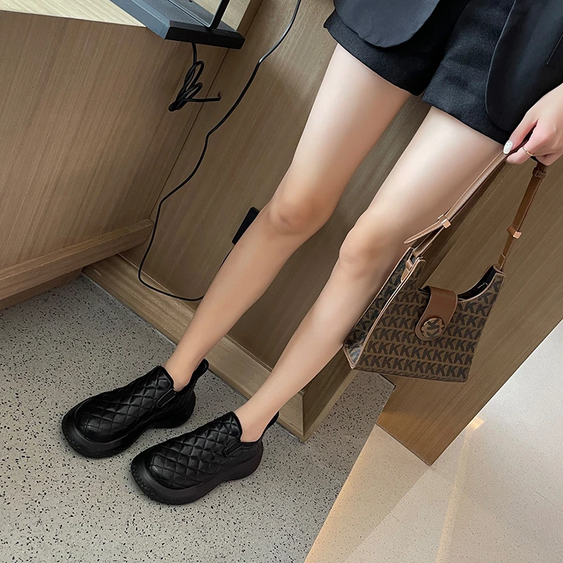 2021 women Leather Cotton Shoes Warm Fur Thick Sole Flat Fashion Winter Autumn Casual Outdoor Slip on Short  Female Loafers
