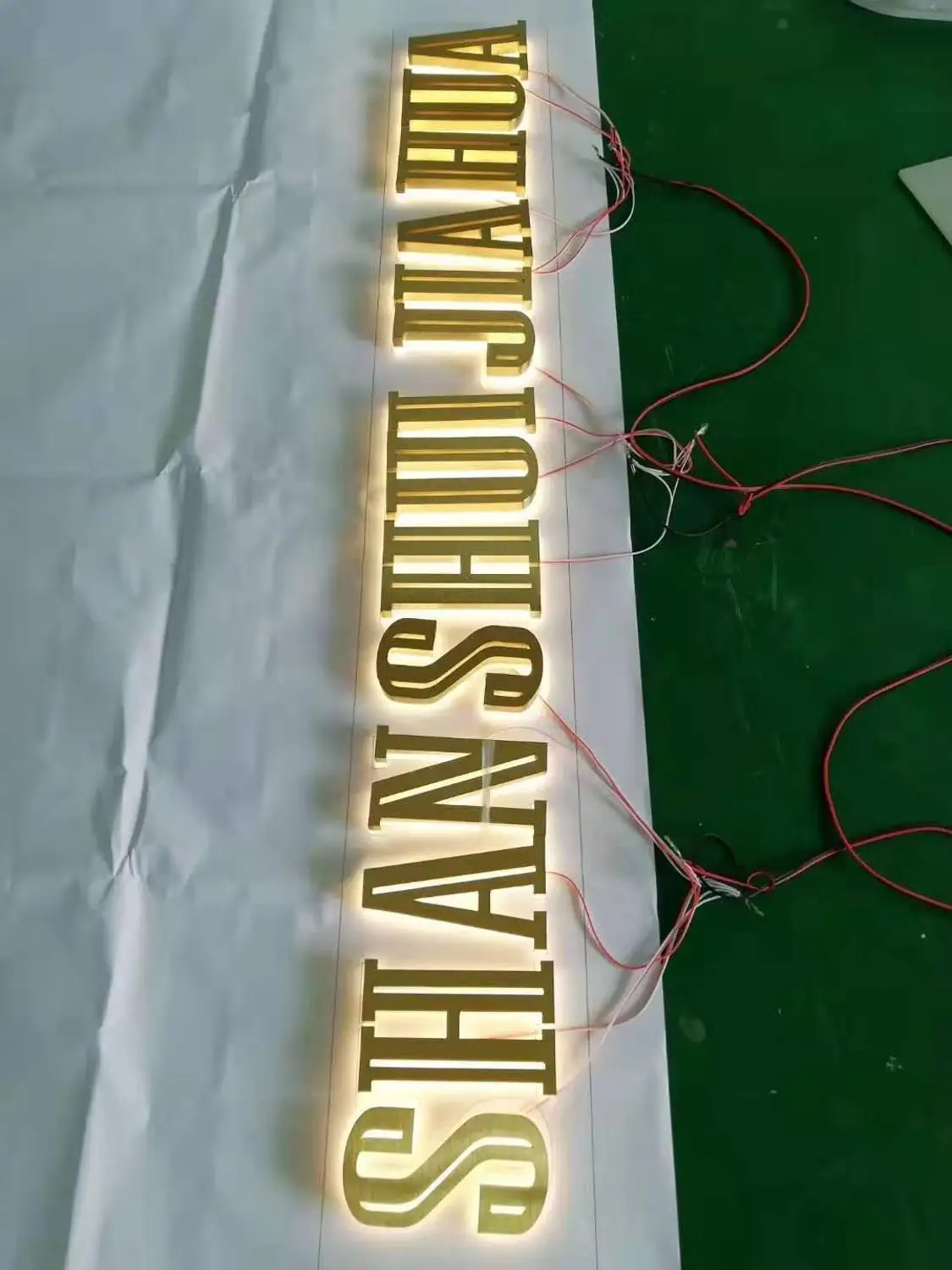 Наружная реклама 3D буквы канала из нержавеющей стали с подсветкой |