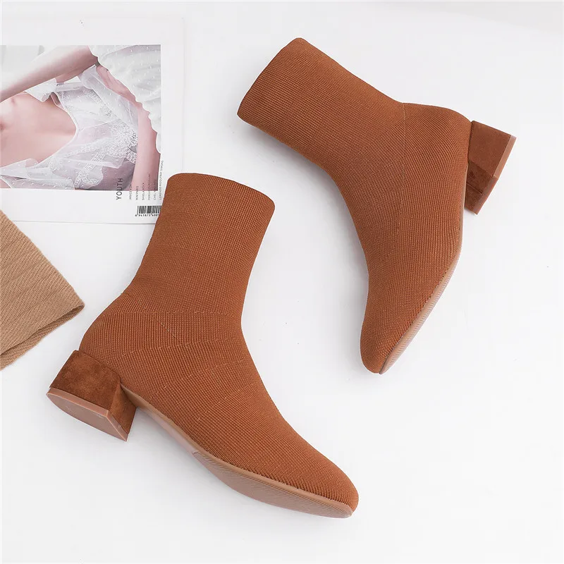 Женские ботинки на высоком каблуке с круглым носком коллекция 2019 года Простые