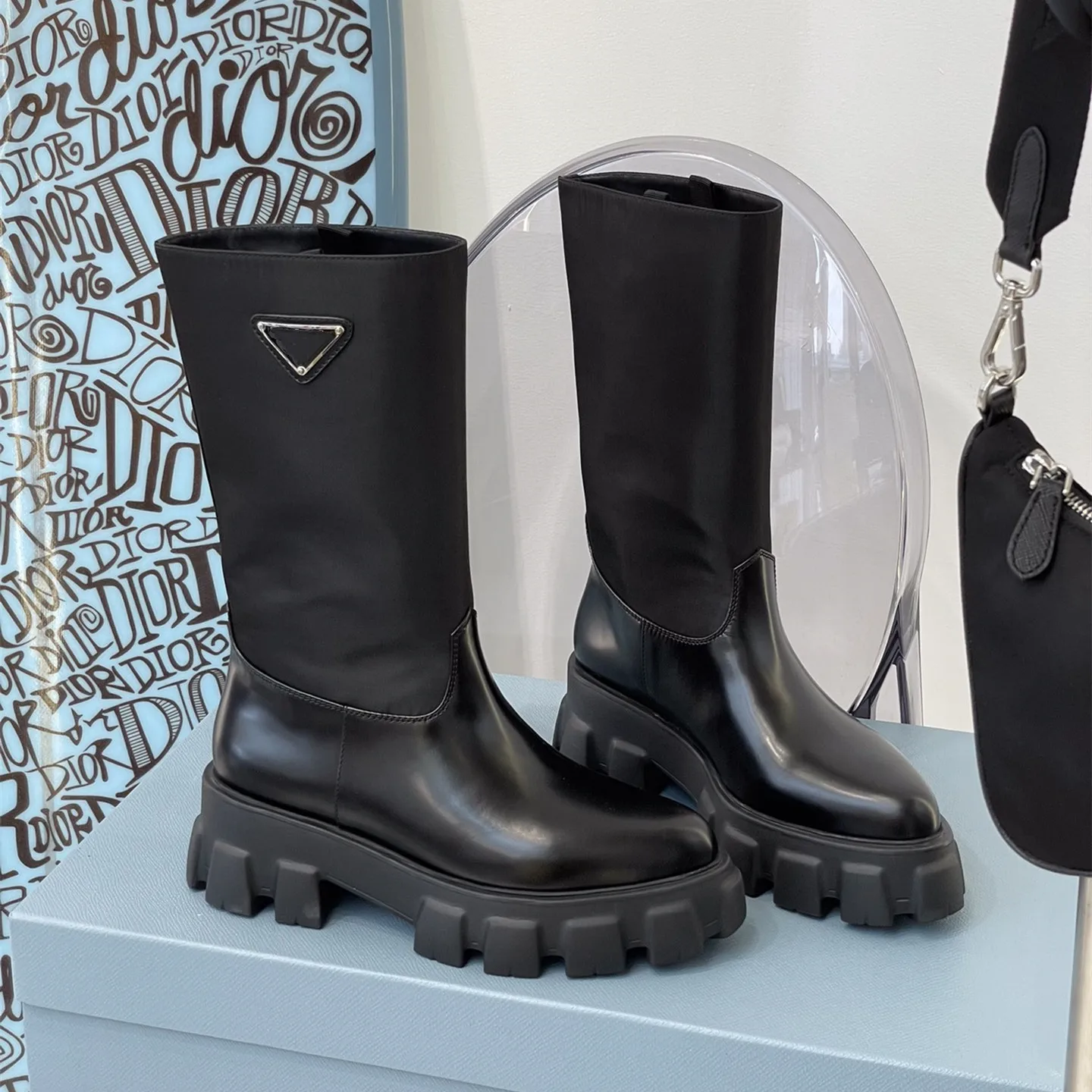 

Модные брендовые высокие ботинки до бедра на плоской подошве, черные модные дизайнерские ботинки на платформе, длинные ботинки из натураль...