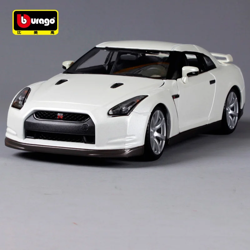 Модель спортивного автомобиля Bburago 1:18 литая модель для Nissan Gtr с управлением