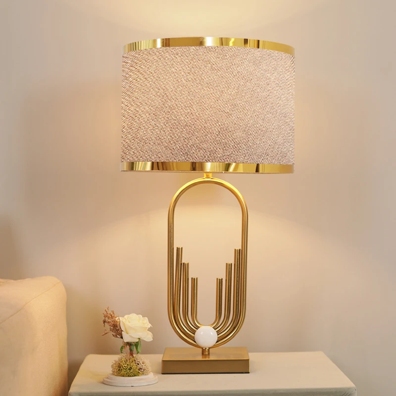 Современная Золотая изогнутая настольная лампа металлические Абажуры для