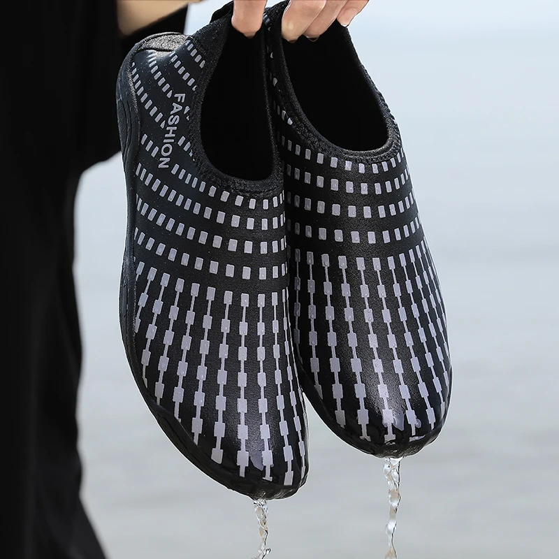 

2021 Summer Men'S Wading Shoes Outdoor Breathable Non-Slip Sports Shoes Beach Fishing Holiday Sandals Oversized 35-45
