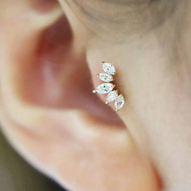 Серьга-гвоздик для пирсинга Хрустальный цветок хрящевой ткани Козелка завитка