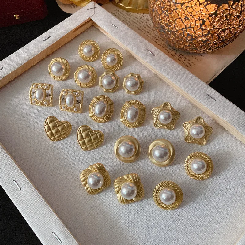 

MASA 2021 New Square Round Flower Shaped Love Hollow Baroque Vintage Pearl Stud Earrings for Women Girls Party Jewelry Gift