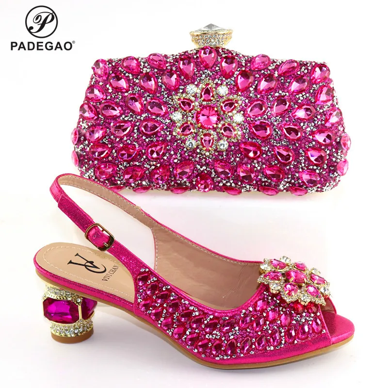 Новый весенний дизайн Элегантные туфли цвета фуксии и подходящая Сумочка в
