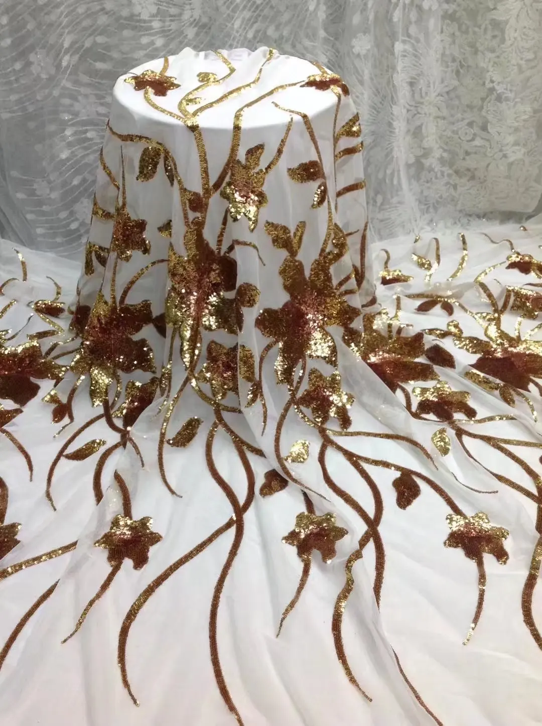 

Дешевая африканская кружевная ткань Duotone высокого качества, французская гипюровая кружевная ткань, Новое поступление, фиолетовая кружевна...