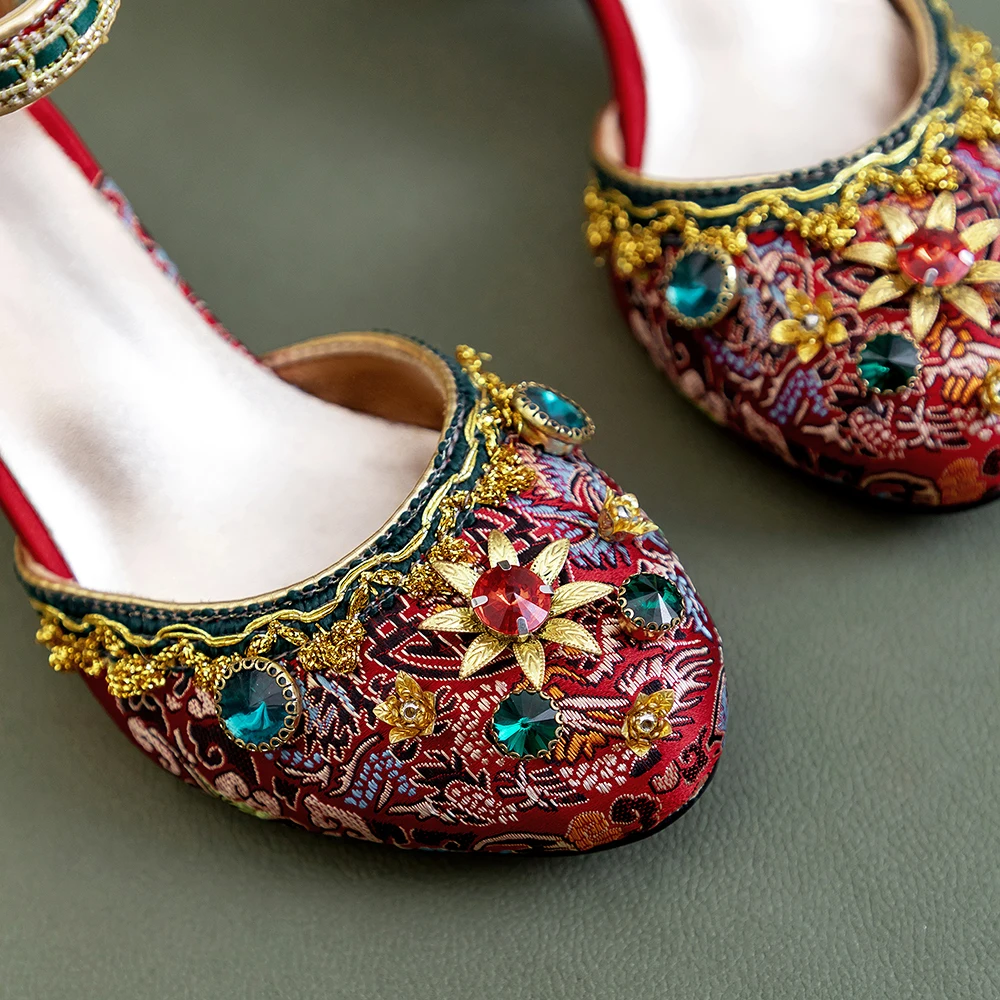 

Women Shoes Crystal Women Pumps Strange Style Heels Round Toe Sexy Ladies Ethnic Women Wedding Shoes For Bride Plus Size 34-43