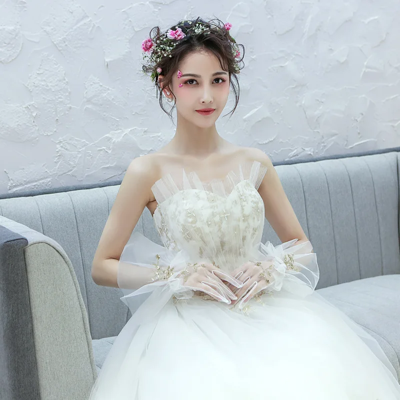 

Women Five Fingers Bridal Gloves Elegant Short Paragraph White Tulle Wrist Length Gloves with Appliques Wedding Accessories