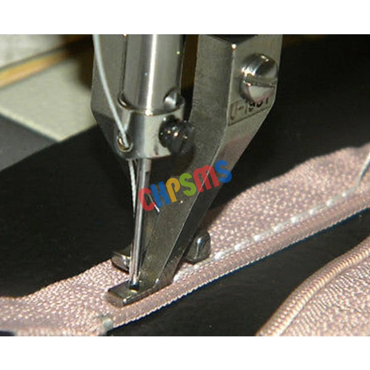 Лапки на швейную машину текстима 83 32. Лапка для вшивания потайной молнии. Лапка улитка для швейной машины janome tc1212. Верхний транспортер для швейной машины janome с горизонтальным челноком. Шагающая лапка на швейную машинку бразер.