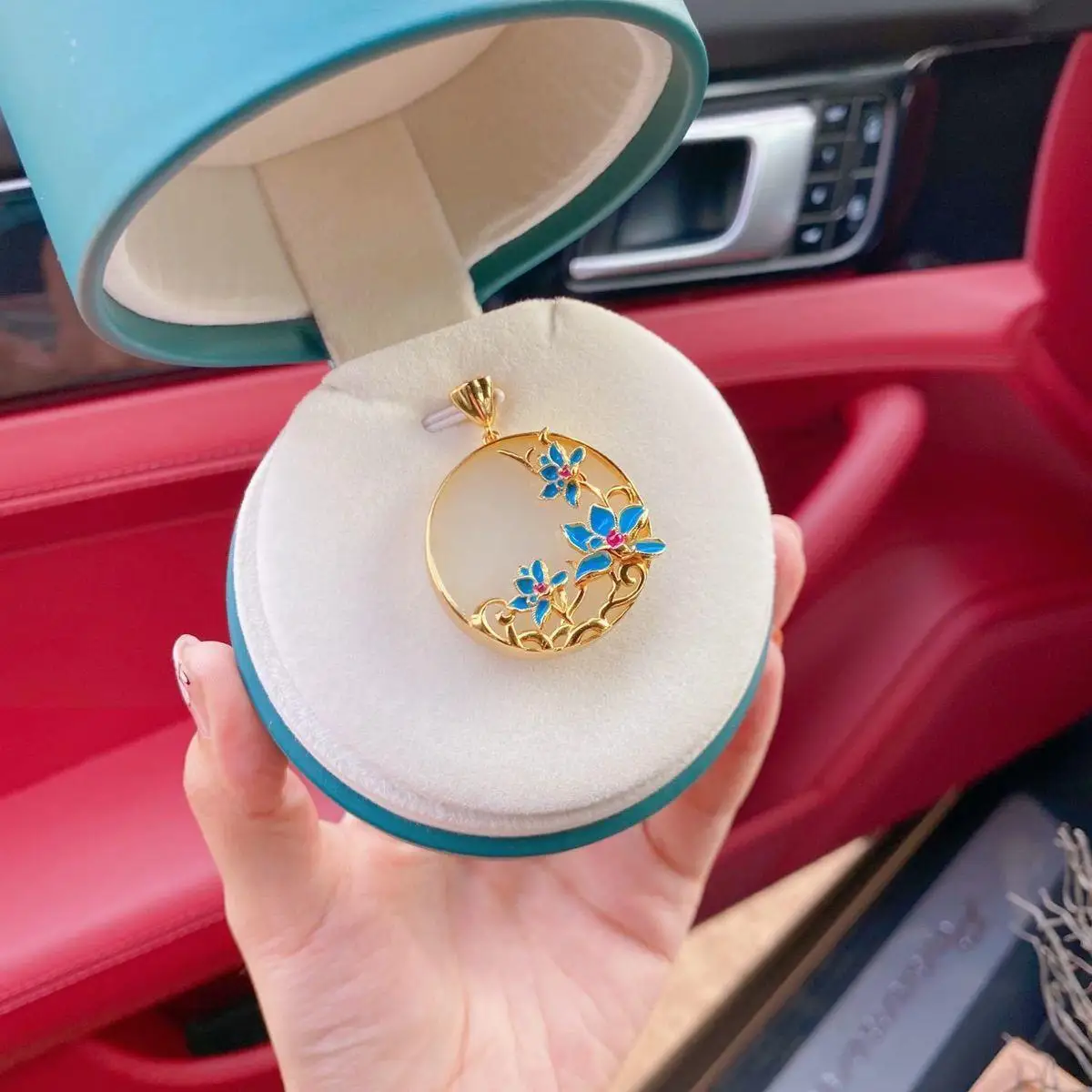 

Hetian Jade and White Jade Pendant Ancient Roasted Blue Lotus Hollow Wealth and Treasure Anniversary Gift