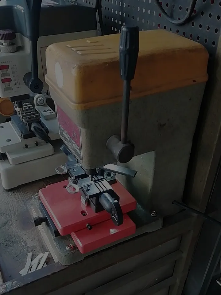 

Universal Chucking Tools for 998C 339C Vertical Key Copy Duplicate Machine Clamp Locksmith Tools Key Machine Parts