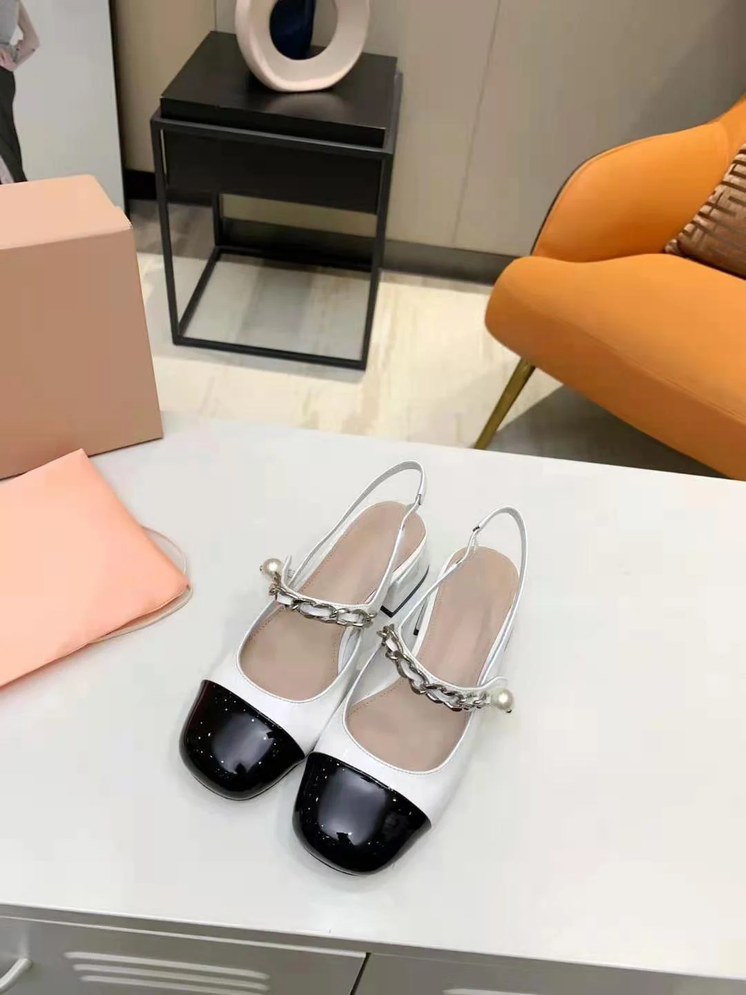 

High-quality patent leather high-heeled shoes with preferential Pearl chain women's shoes 2021 new fashion Joker casual shoesmiu